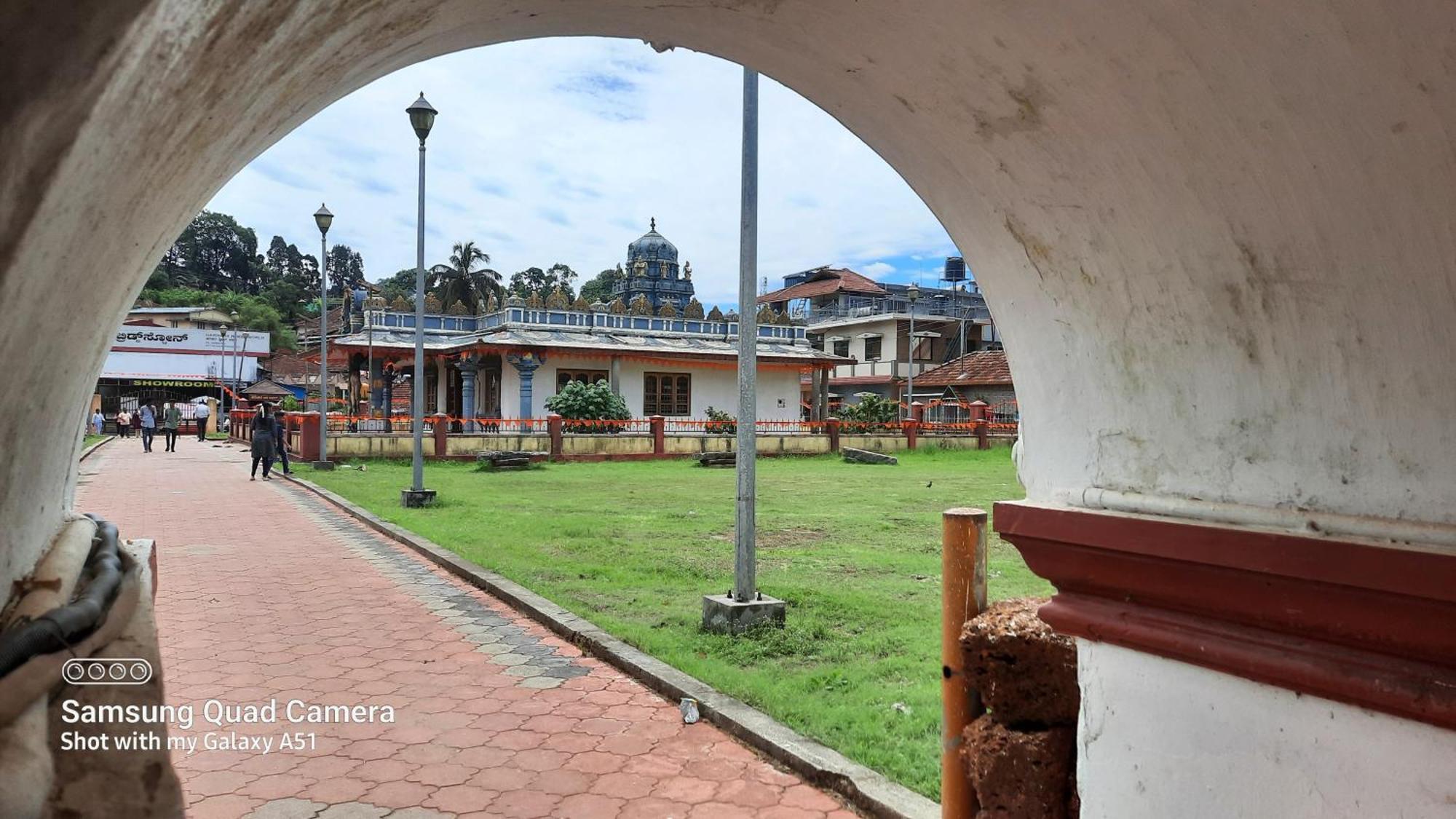 Varam Homestay Madikeri Extérieur photo